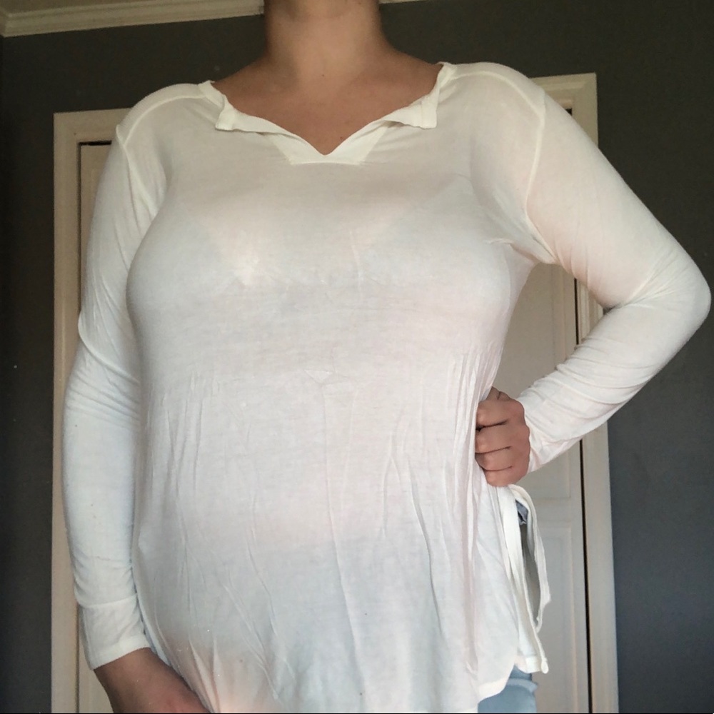 Jolie Los Angeles White Long Sleeve V Neck Tee